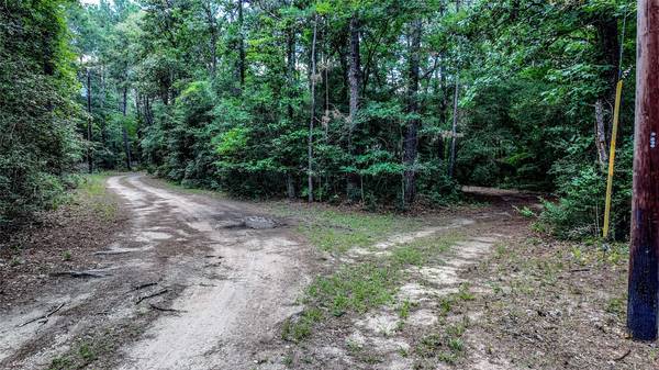 127 Buckthorn Acres DR, Huntsville, TX 77340