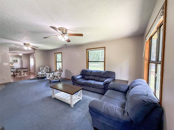 127 Buckthorn Acres DR, Huntsville, TX 77340