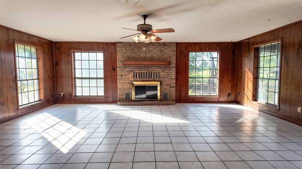 1493 Fm 980, Huntsville, TX 77320