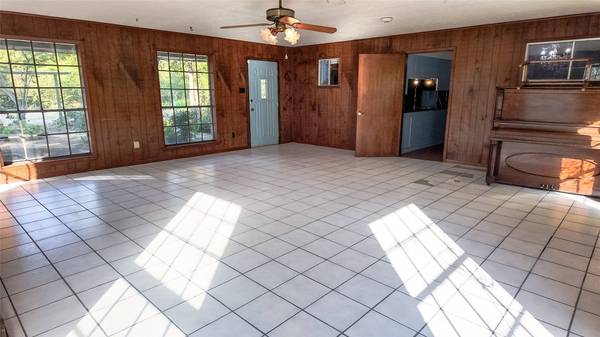 1493 Fm 980, Huntsville, TX 77320