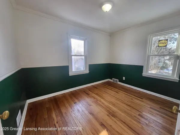 2302 Maplewood AVE, Lansing, MI 48910