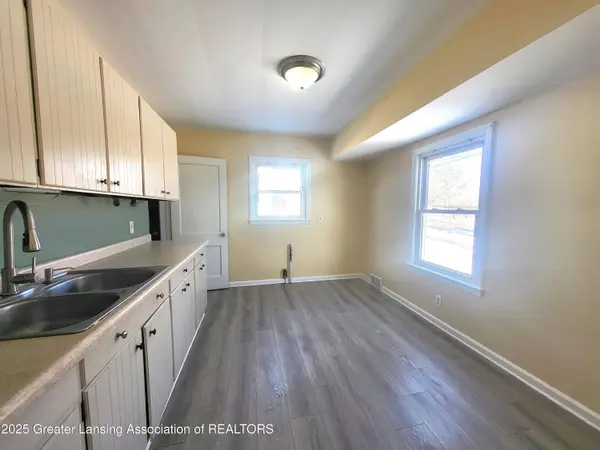 2302 Maplewood AVE, Lansing, MI 48910