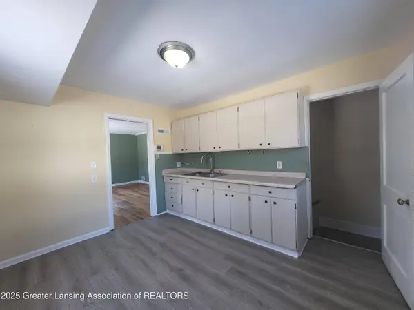 2302 Maplewood AVE, Lansing, MI 48910