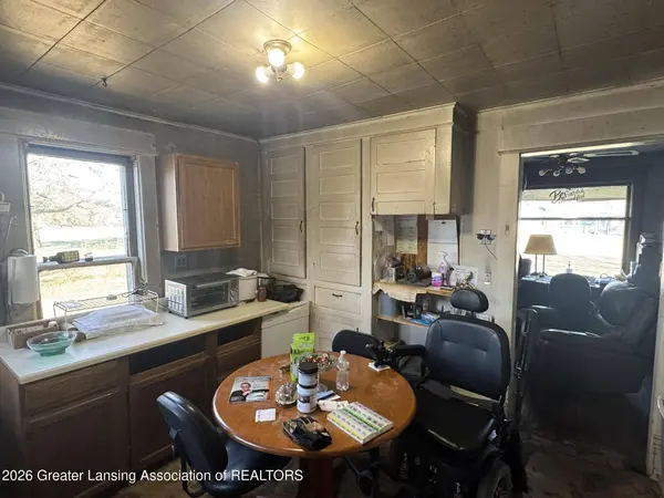 1674 E Clinton TRL, Charlotte, MI 48813