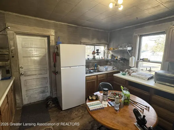 1674 E Clinton TRL, Charlotte, MI 48813