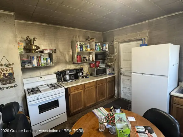 1674 E Clinton TRL, Charlotte, MI 48813