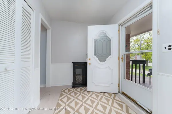 2133 Wayland DR, Lansing, MI 48917