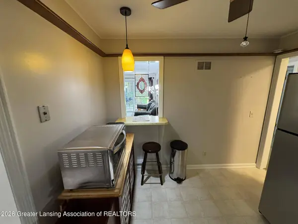 1740 Wellington RD #110, Lansing, MI 48910