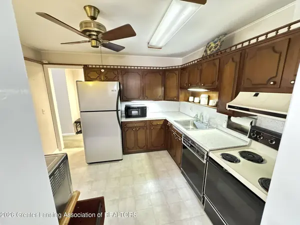 1740 Wellington RD #110, Lansing, MI 48910