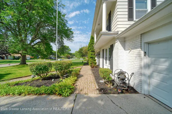 4312 Appletree LN, Lansing, MI 48917