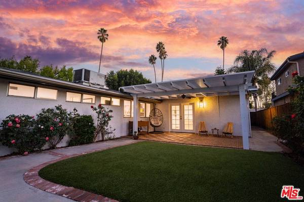 19837 Gilmore St, Woodland Hills, CA 91367