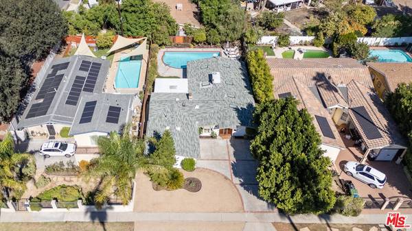 19837 Gilmore St, Woodland Hills, CA 91367