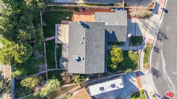 23806 Daisetta Dr, Newhall, CA 91321