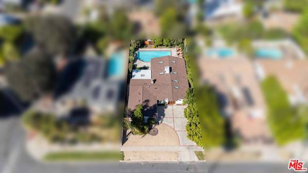 19837 Gilmore St, Woodland Hills, CA 91367