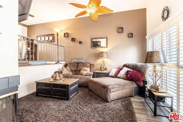 17955 River Cir #1, Canyon Country, CA 91387