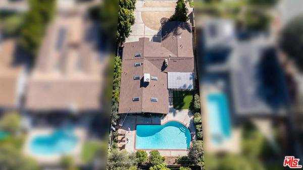 19837 Gilmore St, Woodland Hills, CA 91367