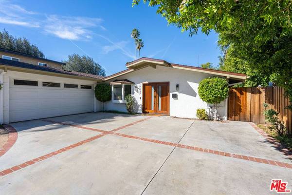 19837 Gilmore St, Woodland Hills, CA 91367