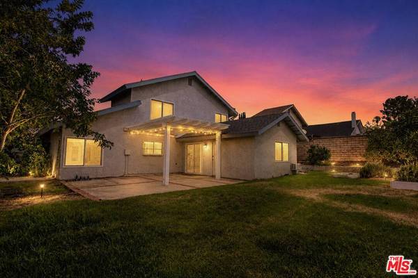 27820 Palmetto Ridge Dr, Santa Clarita, CA 91354