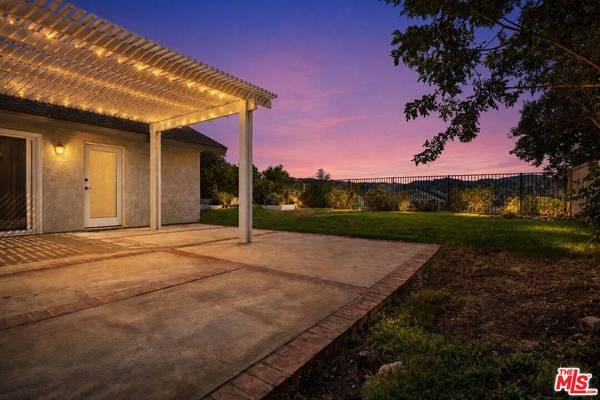27820 Palmetto Ridge Dr, Santa Clarita, CA 91354
