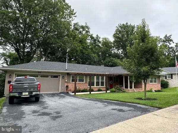 213 HILLSIDE DR, New Cumberland, PA 17070
