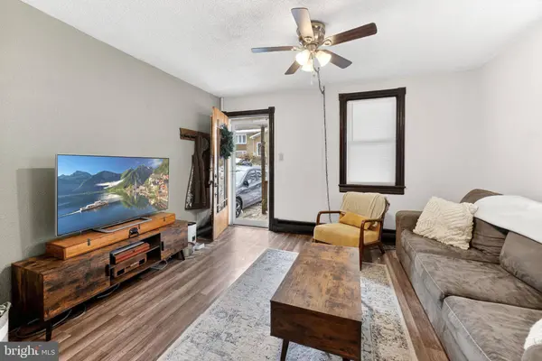 22 WARREN, Fountain Hill, PA 18015