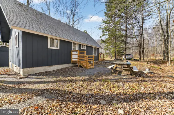 129 MAHONING DR, Pocono Lake, PA 18347