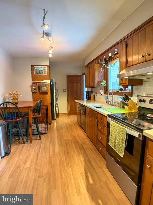 9 LENKER AVE, Selinsgrove, PA 17870