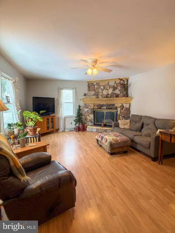9 LENKER AVE, Selinsgrove, PA 17870