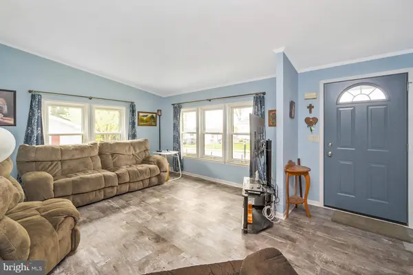 7 ABBEY RD, Easton, PA 18040