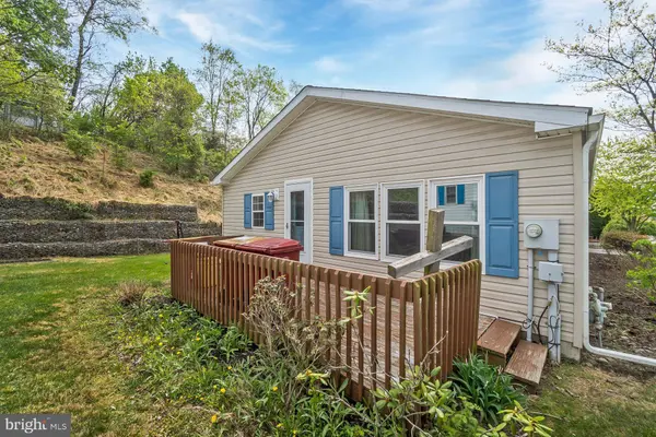 7 ABBEY RD, Easton, PA 18040