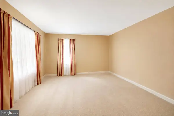 8164 SPRUCE DR, Harrisburg, PA 17111