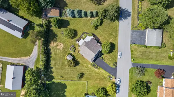 6467 ABBEY RD, Wind Gap, PA 18091