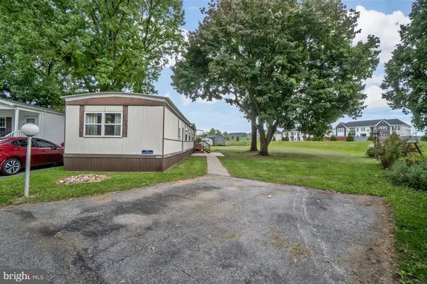 8721 TURKEY RIDGE RD, Breinigsville, PA 18031