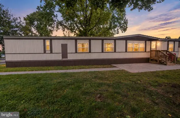8721 TURKEY RIDGE RD, Breinigsville, PA 18031