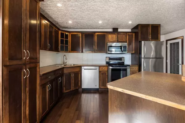 717 4A ST NE #404, Calgary, AB T2E 3W1