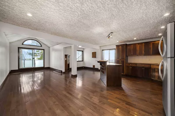 717 4A ST NE #404, Calgary, AB T2E 3W1