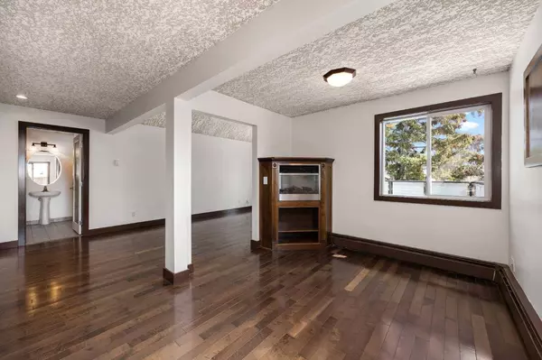 717 4A ST NE #404, Calgary, AB T2E 3W1