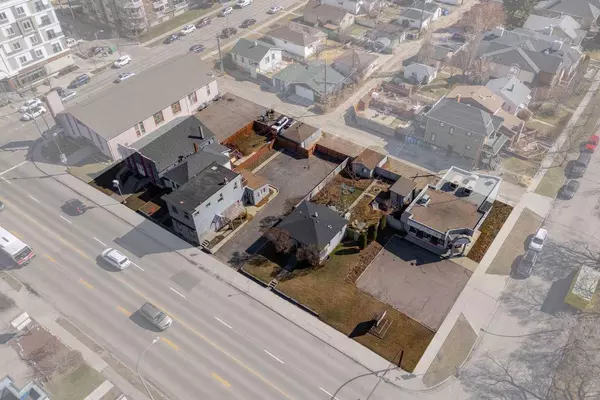 2004-2018 Centre ST NE, Calgary, AB T2E 2T1