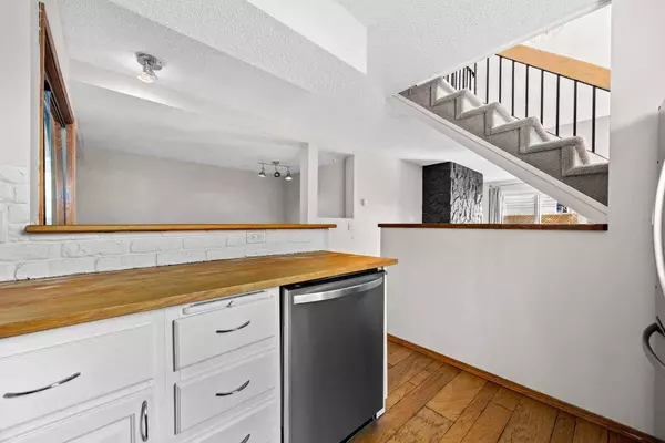 722 4A ST NE #15, Calgary, AB T2E 3W2