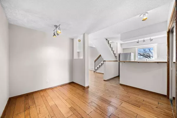 722 4A ST NE #15, Calgary, AB T2E 3W2