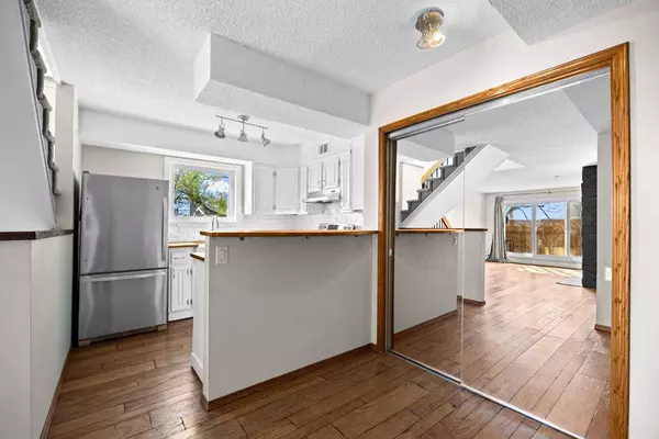 722 4A ST NE #15, Calgary, AB T2E 3W2