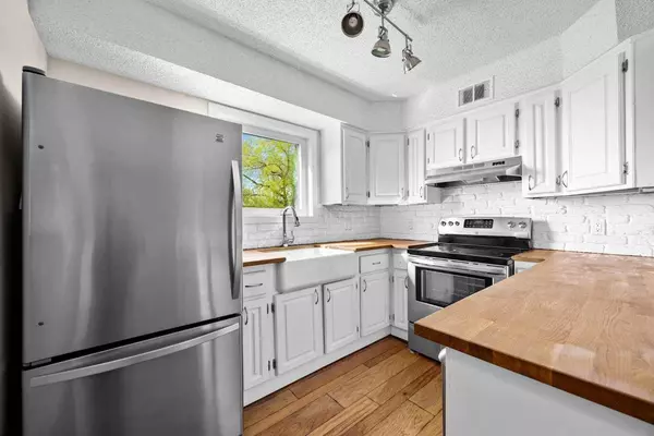 722 4A ST NE #15, Calgary, AB T2E 3W2