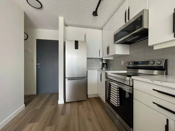 340 14 AVE SW #703, Calgary, AB T2R 0M4