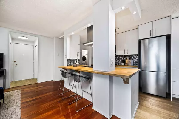 316 Cedar CRES SW #101, Calgary, AB T3C 2Y8