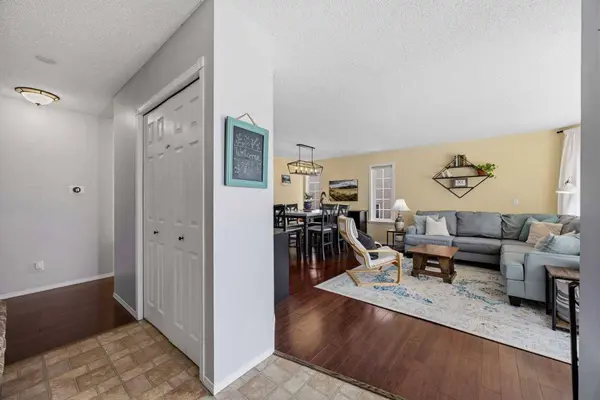 30 Arbour Ridge CIR NW, Calgary, AB T3G 3S9