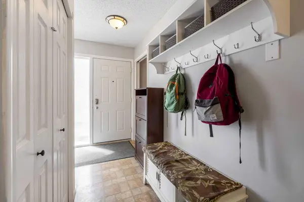 30 Arbour Ridge CIR NW, Calgary, AB T3G 3S9