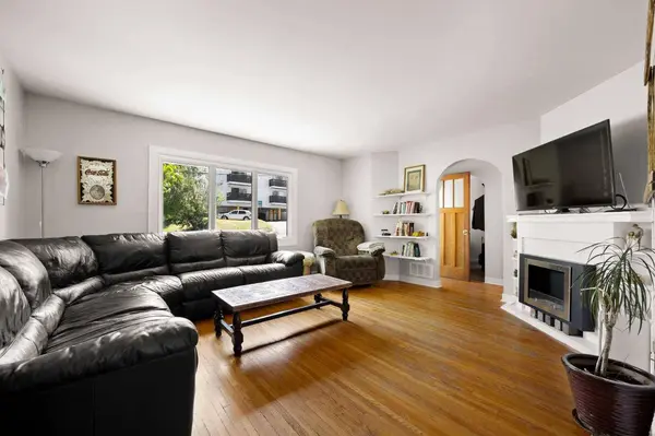2507 15A ST SW, Calgary, AB T2T 4B8
