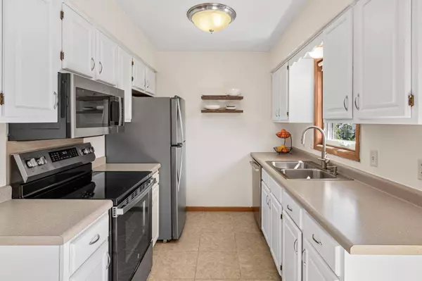 6224 Nathan LN N, Maple Grove, MN 55369