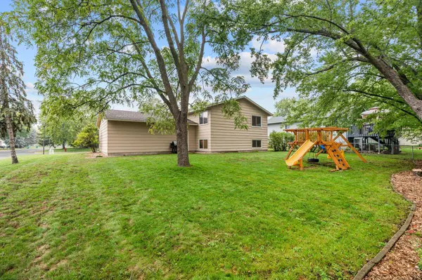 9612 Union Terrace LN N, Maple Grove, MN 55369