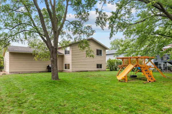 9612 Union Terrace LN N, Maple Grove, MN 55369